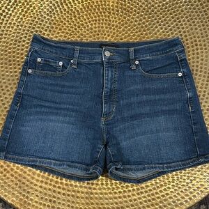 Banana Republic 4” Dark Denim Short Size 31/12